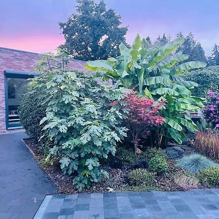 Prachtig Guesthouse Met Gratis Parkeren Maasmechelen Dış mekan fotoğraf