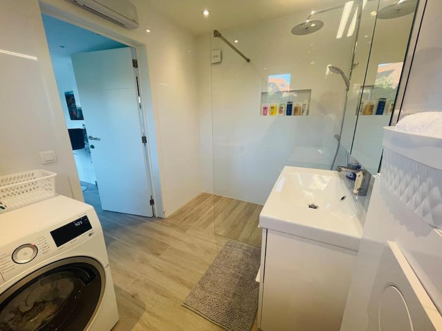 Prachtig Guesthouse Met Gratis Parkeren Maasmechelen Dış mekan fotoğraf
