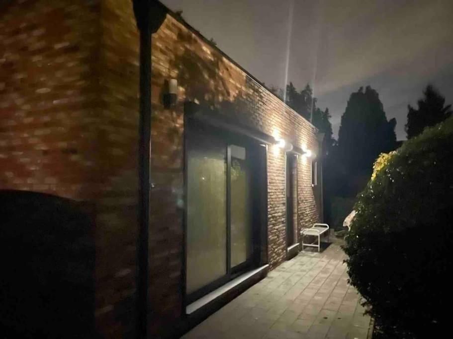 Prachtig Guesthouse Met Gratis Parkeren Maasmechelen Dış mekan fotoğraf