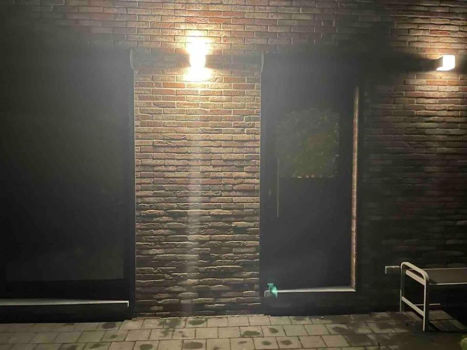 Prachtig Guesthouse Met Gratis Parkeren Maasmechelen Dış mekan fotoğraf